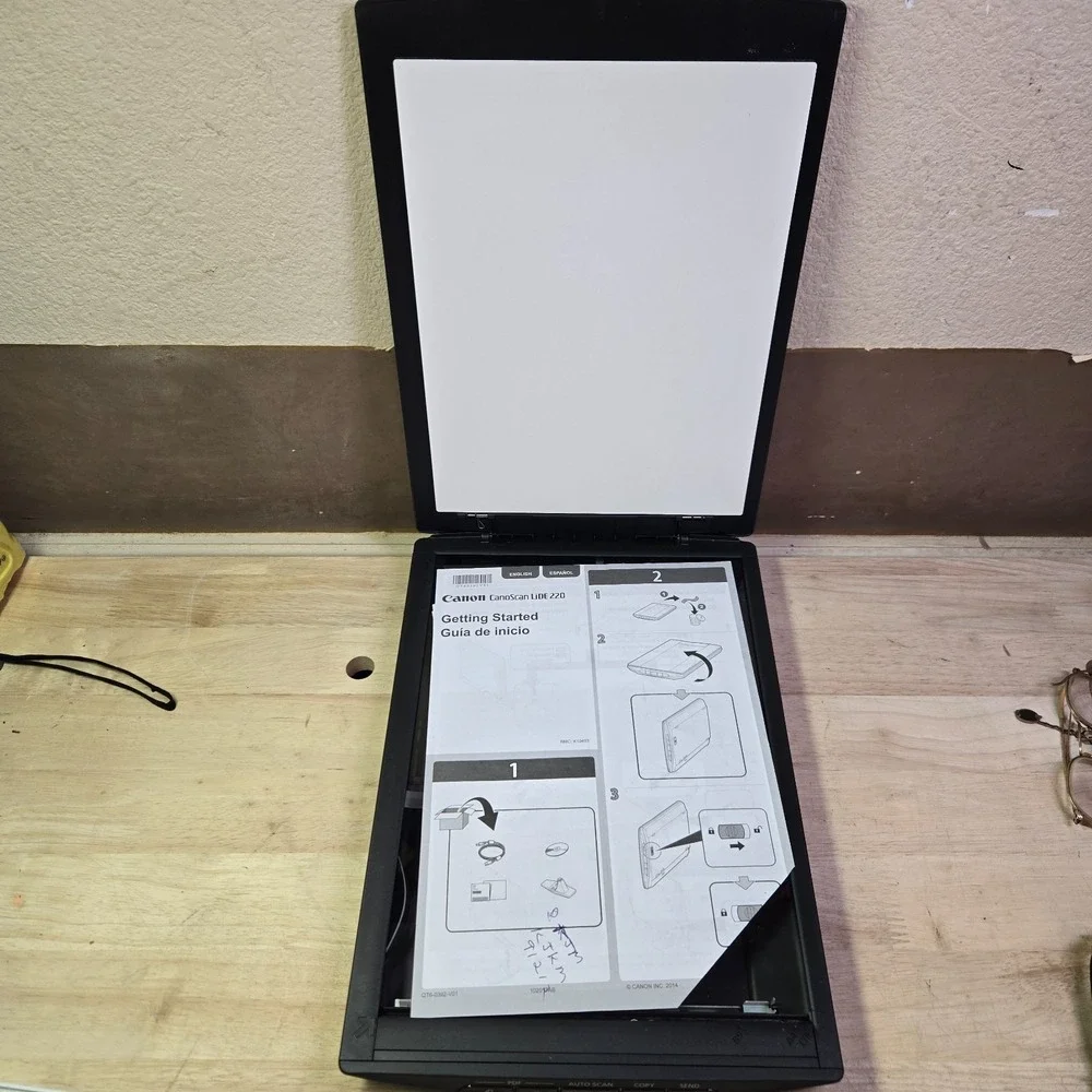 Canon CanoScan LiDE 220 Flatbed Color Image Photo Document Scanner